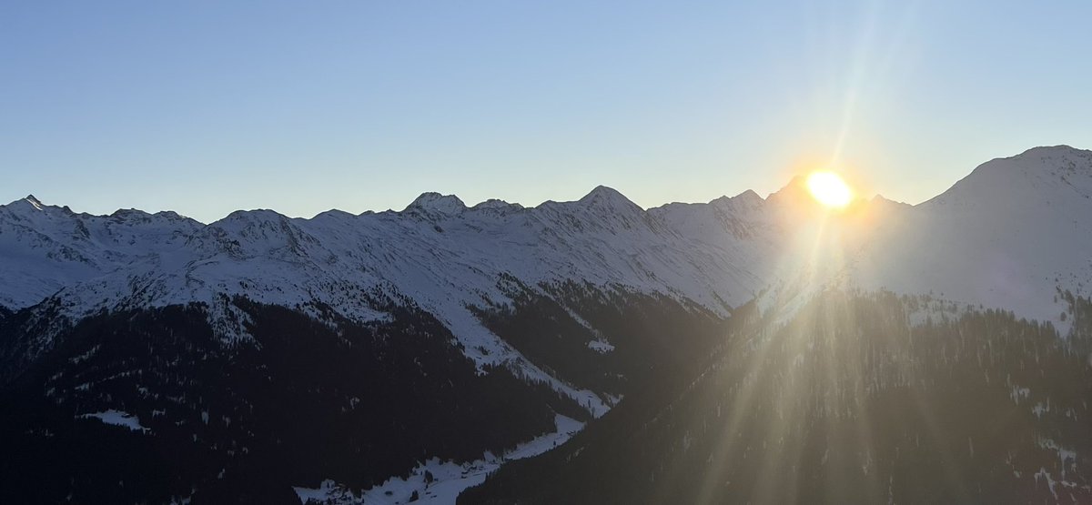 roedinger's tweet photo. #28: Towards Strelagrat, early morning. https://t.co/ACumTLxAWk