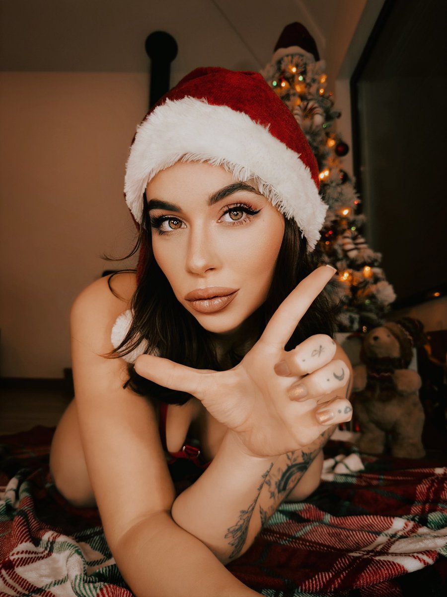 Good morning goddess sky addicts https://t.co/PP2YRDONa1