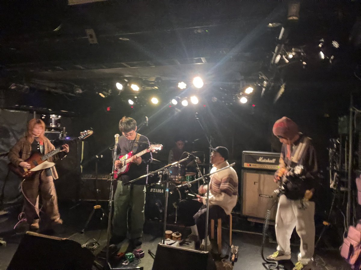 よるげんせん激ヤバでした。いじらしいサウンドはそのままに、妙な迫力があったなぁ。5年ぶりに書いたという新曲は井上兄妹の掛け合いに胸熱。藤田ニキ相変わらず絶妙。あと全員おしゃれ。はこね様と藤田ニキのワラビー合わせ、クールだ。