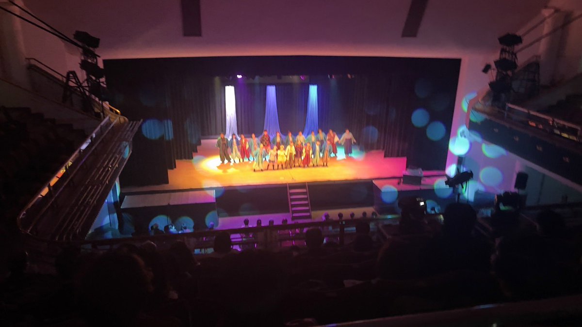 houreki2024's tweet image. 宝暦治水ミュージカル
たくさんのお客様にご来場いただき、
無事閉幕いたしました。
残念ながら1名出演できなくなってしまったのですが、その子の分まで元気な声を出して、みんなで頑張りました。終演後のお客様の表情を見て、良いお芝居になったのだと思いました。皆様、応援ありがとうございました！