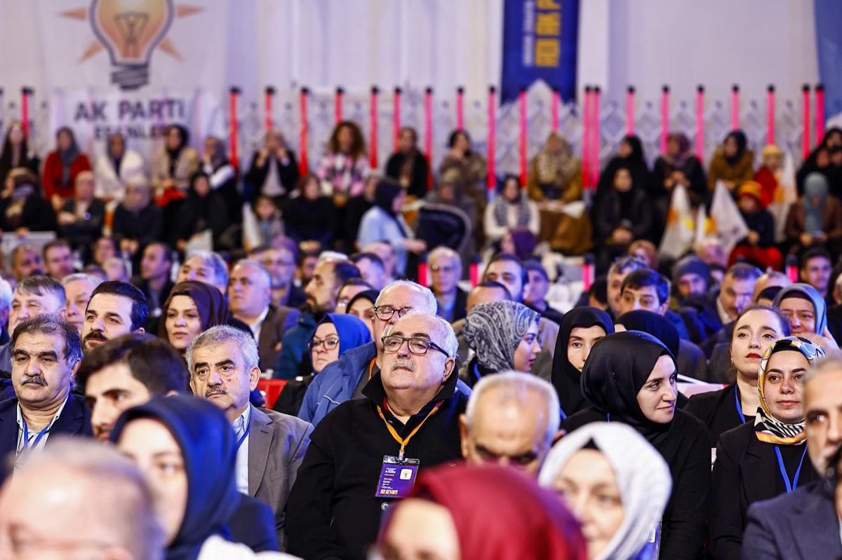 abdullahozdemir's tweet photo. Esenler’de istikrarla, istikamete ve istikbâle devam!

AK Parti Esenler İlçe Başkanlığı görevine yeni dönemde de devam eden İlçe Başkanımız Emrullah Erkuş’u tebrik ediyor, çalışmalarında başarılarının devamını diliyorum.

@AKParti_Esenler 
@EmrullahErkus https://t.co/mbp2E2vRV8
