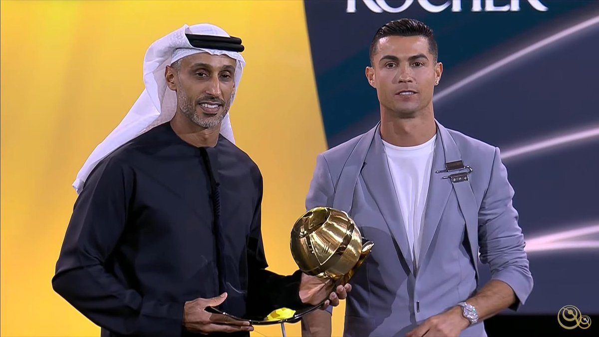 سفيان رحيمي : بطل اسيا ، وهداف اسيا وأفضل لاعب في اسيا .🥇

كريستيانو : حفل غلوب سوكر يتمتع بمصداقية اكثر من البلون دور .

💀💀💀💀!!