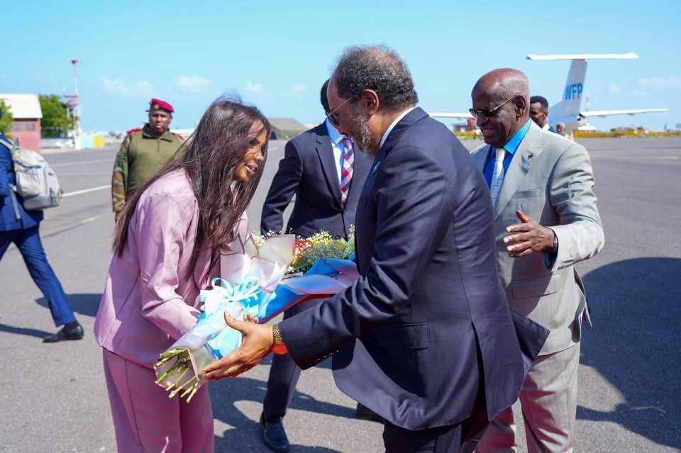 sntvnews1's tweet photo. President @HassanSMohamud arrived in #Djibouti on Saturday at the invitation of his #Djiboutian counterpart @IsmailOguelleh. During the visit, the two leaders will discuss ways to further strengthen bilateral and historic relations between the two brotherly nations. https://t.co/sOedf3Iasc