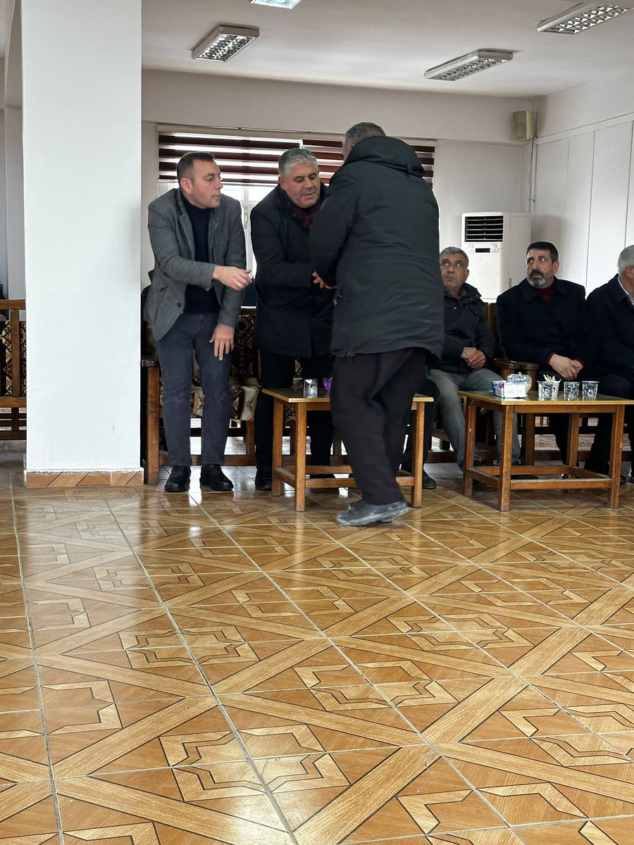 Ak_ergani_'s tweet photo. 📌 Taziye Ziyareti
İnnâ lillâhi ve innâ ileyhi raciun.🤲🏻
Ak parti Ergani ilçe başkanımız Serdal KARADAŞ ve yönetim kurulu üyelerimiz ile birlikte Çermik yolunda belediye taziye evinde #KAYMAZ ailesine taziye ziyaretinde bulunduk.
Merhuma Cenab-ı Allah’tan rahmet; ailesi ve sevenlerine sabır diliyoruz.
@RTErdogan
@GalipEnsarioglu
@yukselmuslum27
@mehmetsaityaz
@serdalkaradass