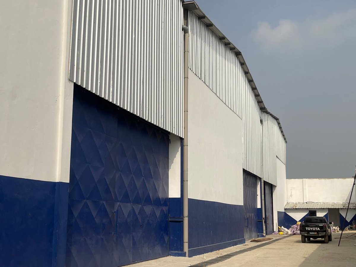 groupeleskelly's tweet photo. #Entrepots à louer
- 3 entrepôts de 1000 m² 3 500 000f
- 1 entrepôt de 1300 m² 4 000 000f
Situés à Koumassi Bia-Sud, vers le camp Commando, ces entrepôts sont idéals pour l'entreposage et le stockage de vos marchandises...
TEL : +225 0706061222/ 0778750360 https://t.co/qVFSJI7cwU