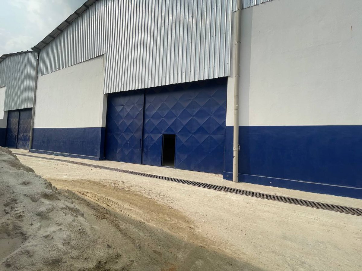 groupeleskelly's tweet photo. #Entrepots à louer
- 3 entrepôts de 1000 m² 3 500 000f
- 1 entrepôt de 1300 m² 4 000 000f
Situés à Koumassi Bia-Sud, vers le camp Commando, ces entrepôts sont idéals pour l'entreposage et le stockage de vos marchandises...
TEL : +225 0706061222/ 0778750360 https://t.co/qVFSJI7cwU