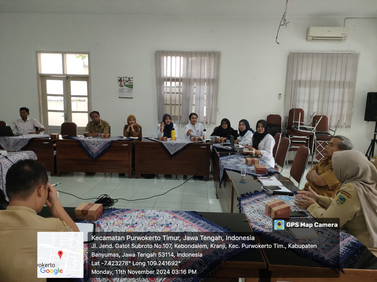 khothoh_s's tweet photo. Senin (11/112024) Khothoh S. Luhkan Banyumas, melaksanakan Diskusi Penyusunan Programa Penyuluhan Perikanan Kab. Banyumas bersama Perwakilan Tim dari  Dinkannak dan seluruh Penyuluh Perikanan Kab Banyumas 
#GiatLuhkanSatminkalTegal 
#luhlapor
#pusluhkp
#Banyumas https://t.co/5pPu8sUtMK