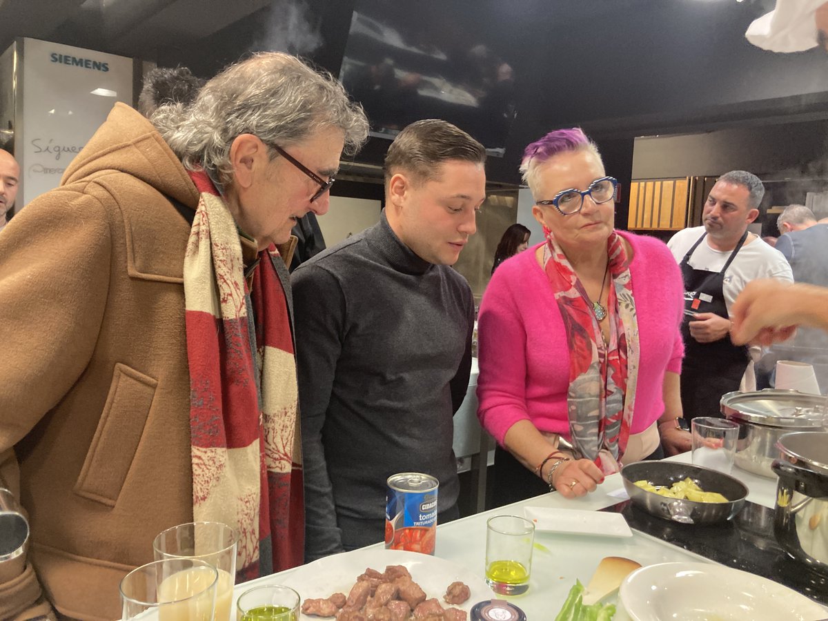 Aitor Buendía (@aitorbuendia) on Twitter photo 🐌Este fin de semana os contamos en <a href="/LaRutaSlow/">La Ruta Slow</a> el Campeonato Gastronómico de "Sukalki" de <a href="/aenkomer/">AENKOMER</a> 1º Gorka Soriguren/José Luis "El Maño" (Azkenean) y 2º África López de Ipiña/Eneko Sagredo (Kukubarre).
📟Sábado 16 horas <a href="/radio_vitoria/">Radio Vitoria</a>
📟 Domingo 13 horas <a href="/radioeuskadi/">Radio Euskadi</a> 🐌Este fin de semana os contamos en <a href="/LaRutaSlow/">La Ruta Slow</a> el Campeonato Gastronómico de "Sukalki" de <a href="/aenkomer/">AENKOMER</a> 1º Gorka Soriguren/José Luis "El Maño" (Azkenean) y 2º África López de Ipiña/Eneko Sagredo (Kukubarre).
📟Sábado 16 horas <a href="/radio_vitoria/">Radio Vitoria</a>
📟 Domingo 13 horas <a href="/radioeuskadi/">Radio Euskadi</a>