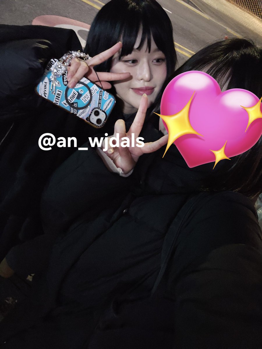 an_wjdals's tweet photo. 241228 중력가속도 #veanii #안정민

셀카찍어주는 정민이 용안이 왜이리 달콤해 https://t.co/SH1qNygu4m