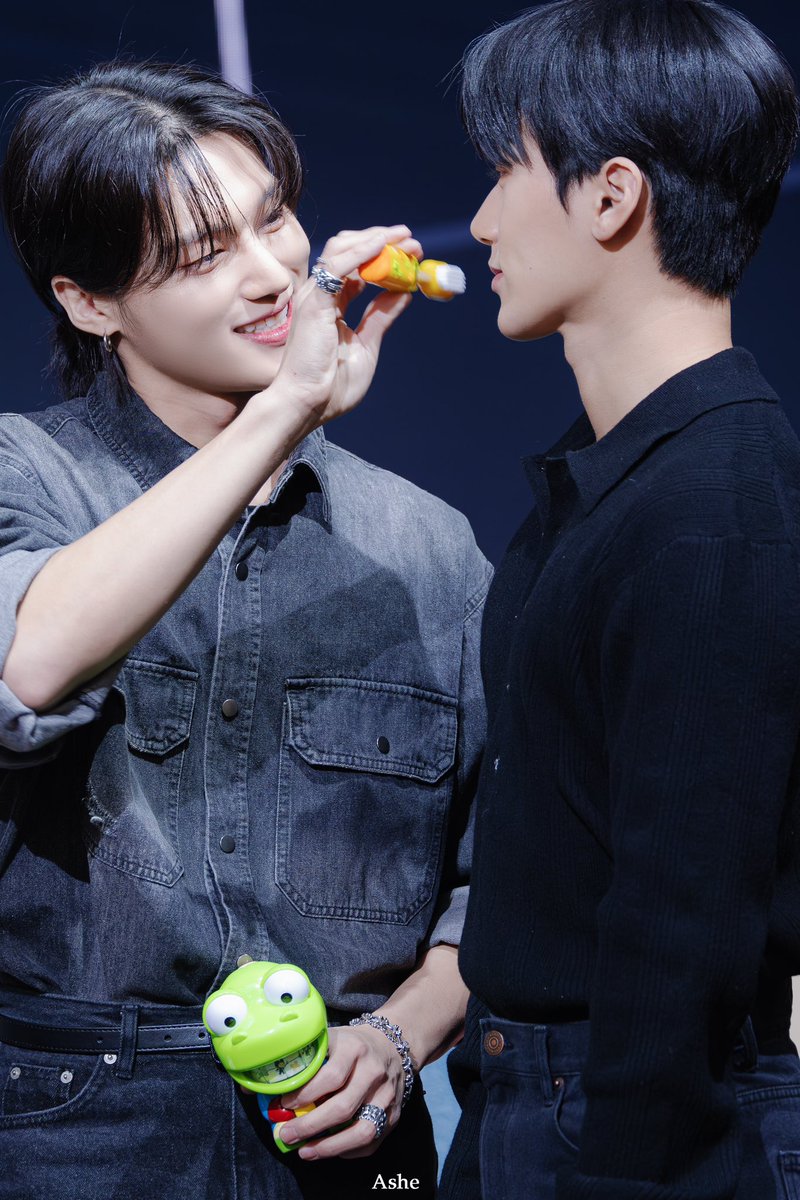 241227 메이크스타

크롱도 치카치카 사니도 치카치카🪥

#에이티즈 #우영 #ATEEZ #WOOYOUNG