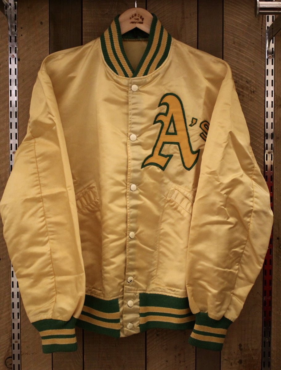 across_1977's tweet photo. 【本日のピックアップ】

70's~80's アスレチックス
サテンスタジャン

sise:L

レアなカラー
サイズもコンディションもバッチリ

#古着 #サテンジャケット #スタジャン #アスレチックス https://t.co/OPwmwbDdx5