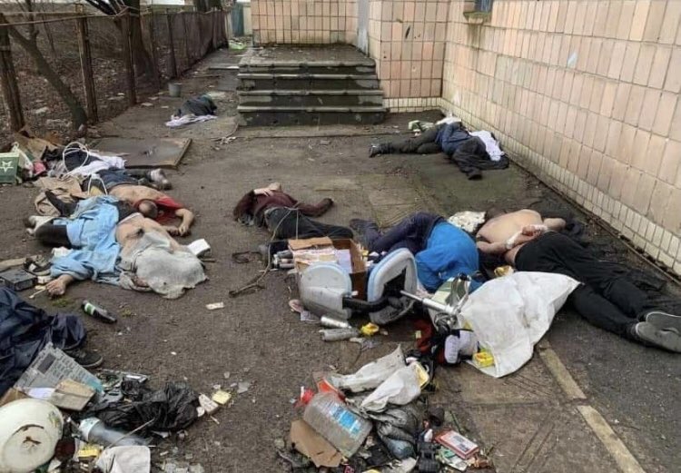 #Ukraine #Russland
Die Wahrheit über das Massaker von #Butcha. #Butscha #Bucha Über den Mord an Zivilisten.
Wir hatten es geahnt, sahen eindeutige Fotos, z.B. von gefesselten, getöteten Menschen, wir sahen die am Straßenrand regelmäßig fast trappierten Toten, rechts und links im