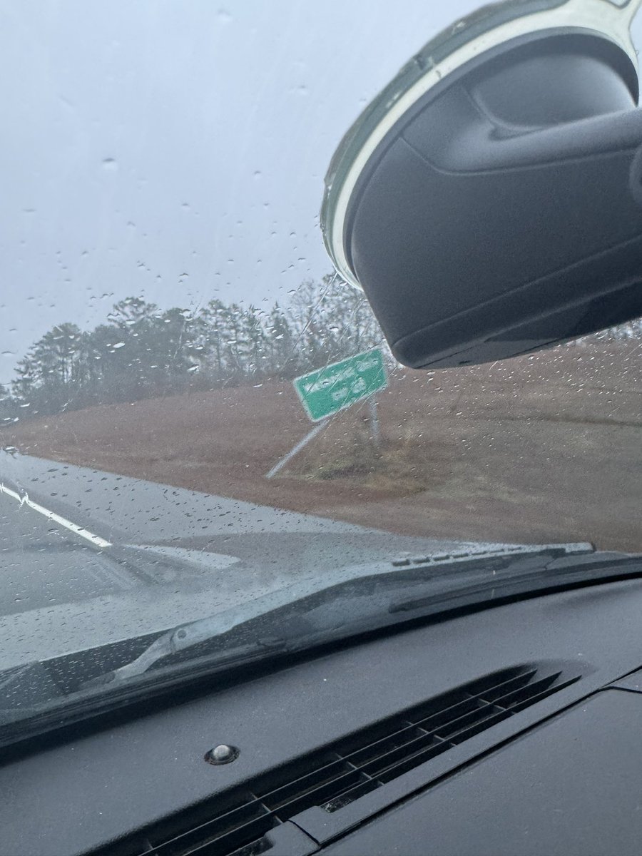 morganwbrown1's tweet photo. @NCDOT Are you tracking this damaged sign on the #fayettevillenc outer loop just before Ramsey st? Exit 28
@CityOfFayNC 
@NCSHP https://t.co/oZwwREqeXk
