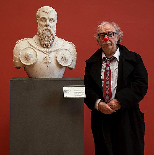 Gilles Defacque, clown, poète, auteur, directeur du Prato, théâtre lillois nous a quitté.

Il était plus qu’un artiste.
Il a été de tous les combats pour défendre la condition humaine et les conquêtes sociales du 20eme siècle.

Nous avons partagé tant de ces luttes.

Adieu l’ami.