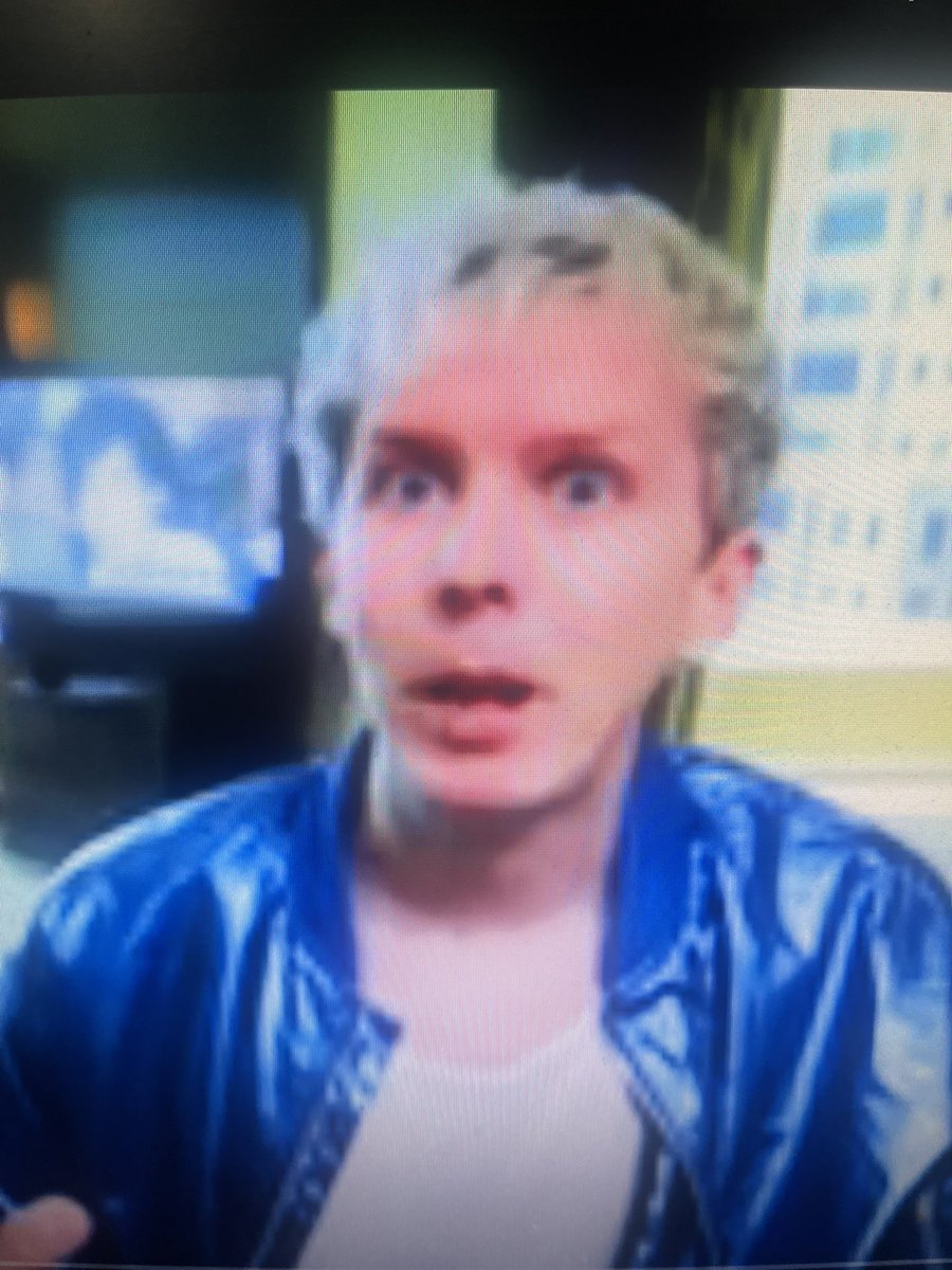 _beccafc's tweet image. love how my internet cut out and made @AmazingPhil frightening in 144p