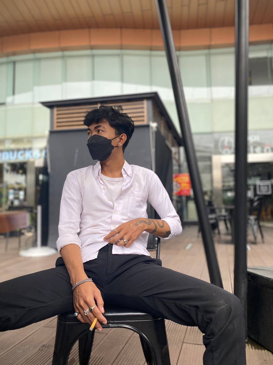 abdulbradpit_'s tweet photo. me:                             my type: https://t.co/UbYdfsUx1j