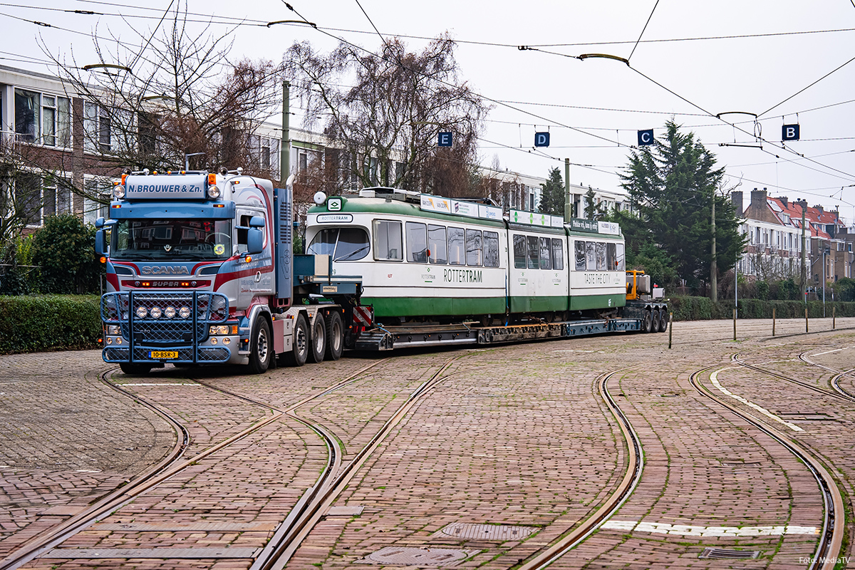 transportonline's tweet photo. Rottertram vertrekt per dieplader naar Amsterdam na uitdagende laadoperatie
lees meer: https://t.co/FcBFWpcv2u
#Rottertram #Rotterdam #RET #transport #transportnieuws #TransportOnline https://t.co/djYRMOBmTw