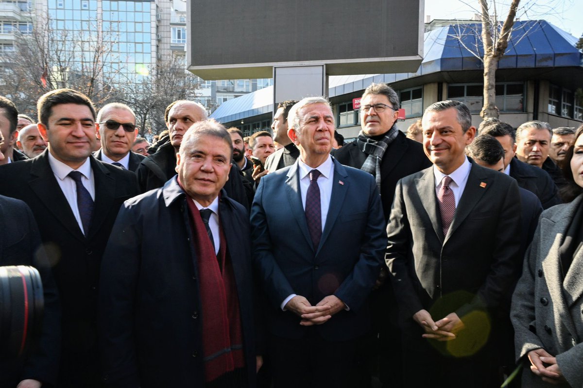 BocekMuhittin's tweet photo. “Yurttaş Sesleniyor, Haklarımızı Alacağız” mitinginde Genel Başkanımız Sayın Özgür Özel (@eczozgurozel) öncülüğünde Ankara Tandoğan Meydanı’ndayız.

Vatandaşımızın alın teriyle kazandığı emek, hak ettiği değeri görmelidir. Yüzde 30’luk asgari ücret artışı, hayat pahalılığı karşısında yetersizdir. Halkımızın ekonomik zorluklarla mücadele ettiği bu süreçte, emekçilerimizin hakkını savunmaya devam edeceğiz.