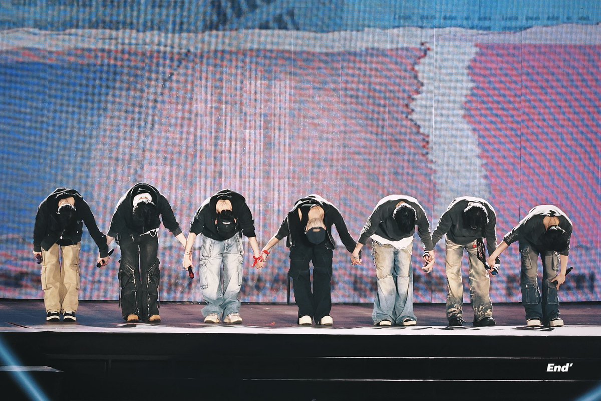 enhaonly01's tweet photo. The 90 degrees bow from every member. 🥹 You did well my Enha.

🫳🫳🫳🫳🫳🫳🫳 https://t.co/KKxCfI8ymH