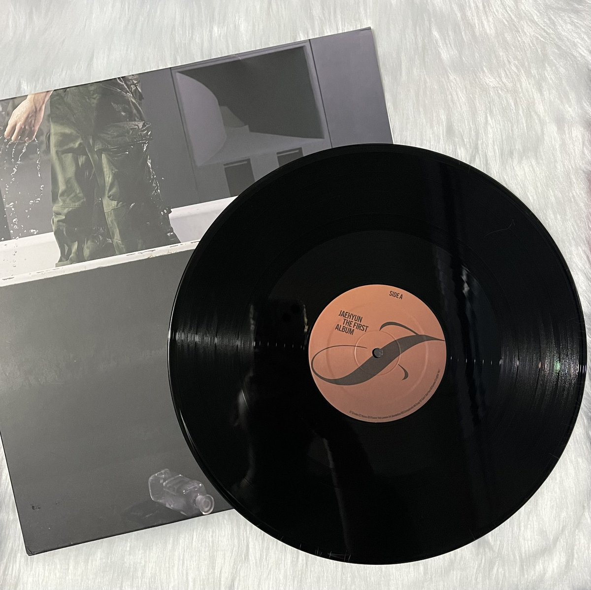 lexjiniret's tweet photo. my first ever lp 🥹 finally completed all versions of jaehyun’s first solo album 🤎
thank you so much @NCT_296PH!! 

#lexmails💌
#NCT296PHFeedback https://t.co/eo97ESrbjP