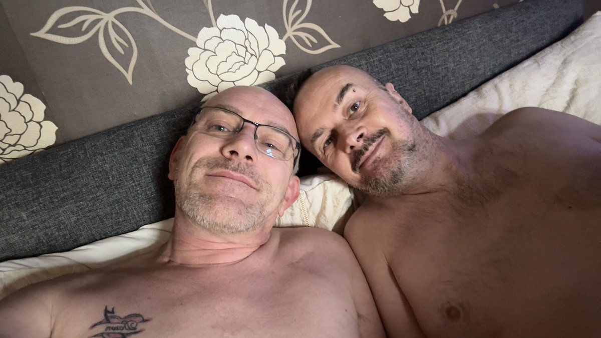 ShaunAshmore2's tweet photo. Afternoon everyone how’s your Saturday going? 😃 we had a very long lie in this morning but o guess we should start to make a move and get some thing’s done. @Browbar1 chop chop 😘❤️🤗 #Goodafternoon #needtomove https://t.co/t3mdY7Nnl3