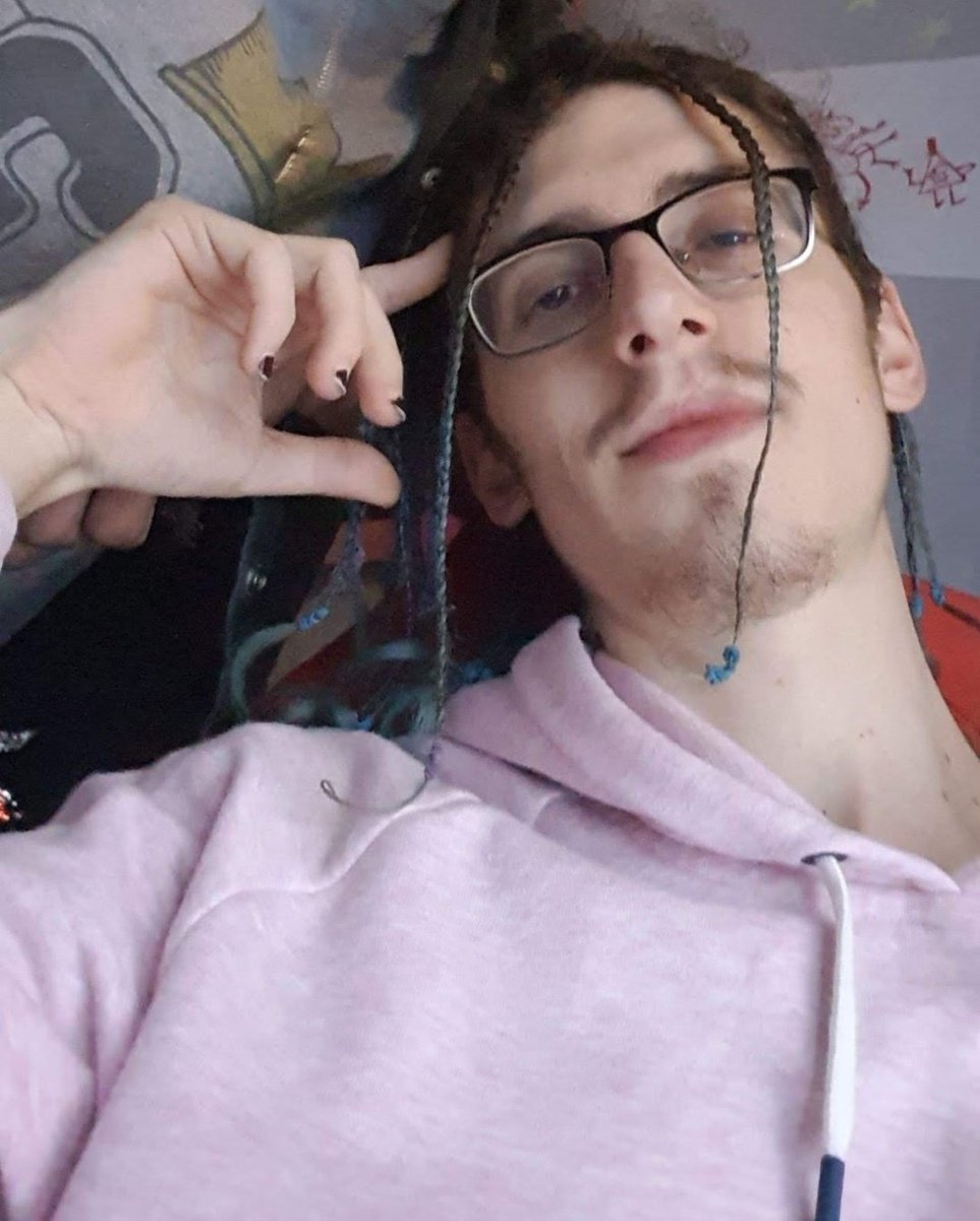 Padabill's tweet photo. Tw pedocriminel (pas de détail)
Salut la team
Surtout les Clermontois.e.s ou des ancien.e Clermontois.e.s qui y habitaient entre 2018 et maintenant

Je tiens a partager ici l'image d'un pedocriminel dont j'ai été la victime, j'ai pas réussi a en parler avant
(mini thread) https://t.co/PIt3WFeLjT