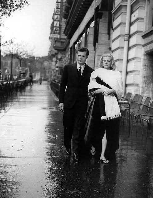 Marcello Mastroianni e Anita Ekberg, “La dolce vita”, 1960, dir. Federico Fellini.