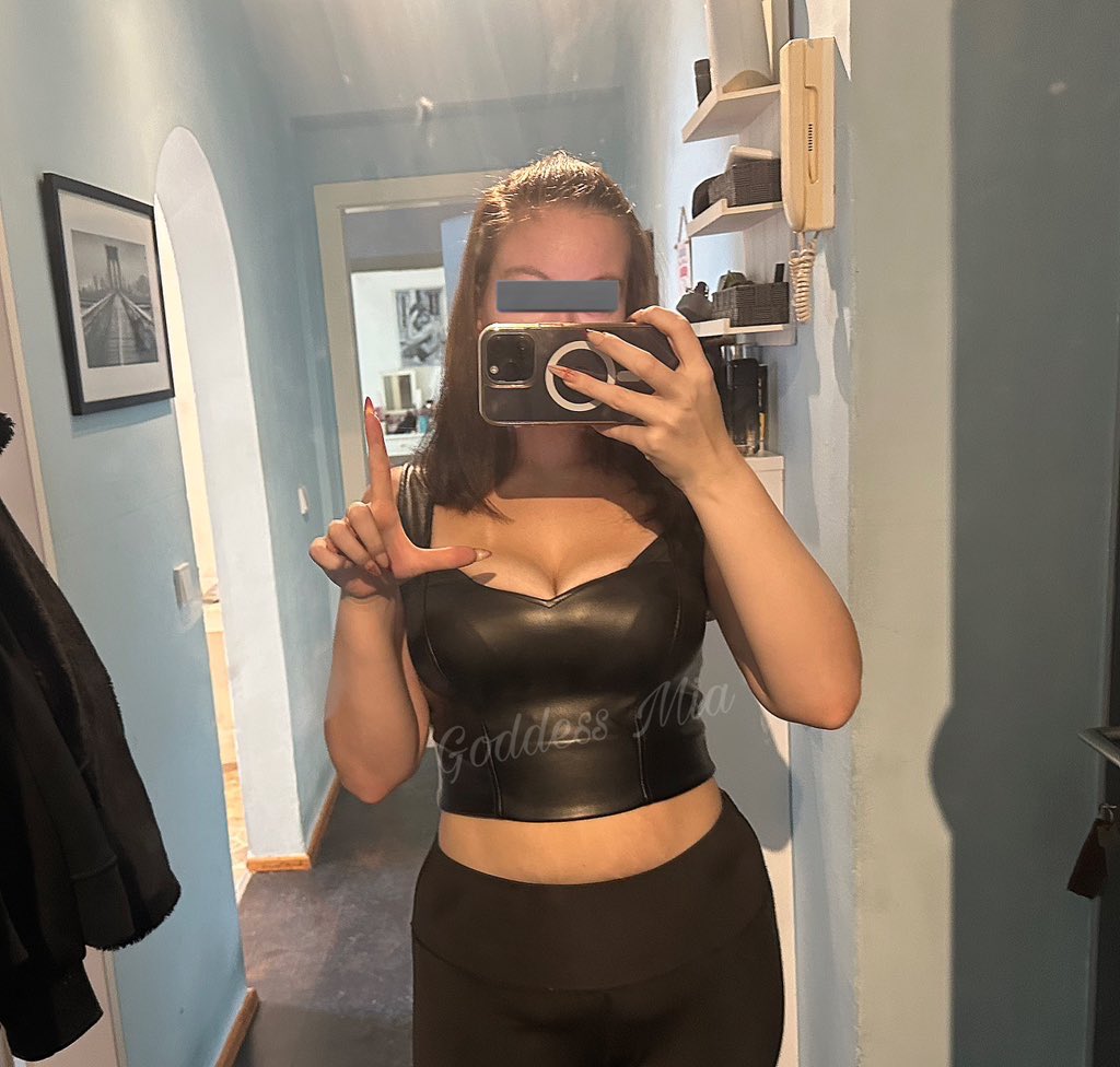 Lasst uns feiern! 
Ich hab die 2.000 Follower🎉

Wie angekündigt meine 2.000 Follower Verlosung!
Gewinne: getr. Hösschen, getr. Socken, getr. Nylons
3 Gewinner
Teilnahmebed.: Like,RT, Kommentier diesen Beitrag und du musst mir folgen
extra Los: 5€

Auslosung: 1.01.2025/20 Uhr