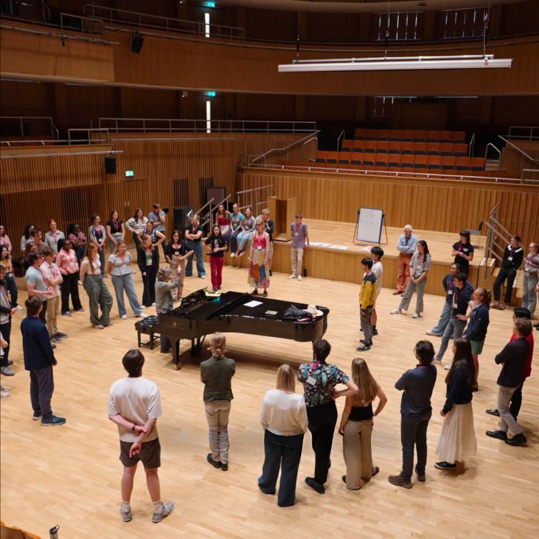 Do you hope to sing with <a href="/RodolfusChoir/">Rodolfus Choir</a> next year? The Choral Courses are where it all begins!

📅 Applications for the 2025 Courses open in January.
📲 Details: bit.ly/choral_courses…
✨ Catch the Choir this 29 &amp; 31 Dec at St. James Church, London bit.ly/31st_dec_ticke…