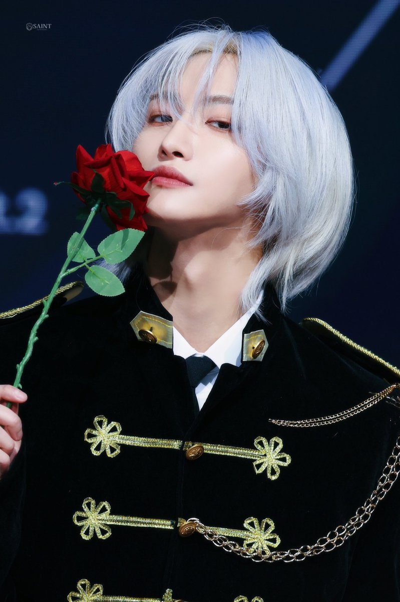 Saint_403's tweet photo. 241228 프롬스토어
-
🌹

#ATEEZ #SEONGHWA
 #에이티즈 #성화 https://t.co/X7nfZndwLn