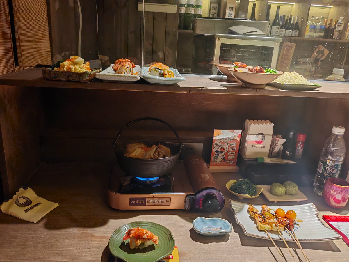 ruoshui2007's tweet photo. 哇嗷，室友走完了，只得一个人来享受了。不得不说，每次吃日料，都得点双人餐，啊啊我吃这么多的嘛😱😱 https://t.co/GeXVwxaRZH