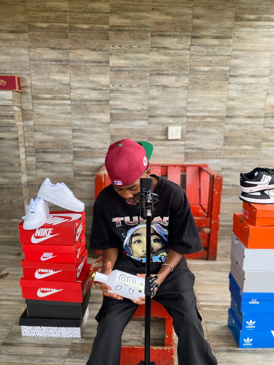 BBManagement_'s tweet photo. behind the scenes for Plug Money visualizer. https://t.co/VVf7SNADDe