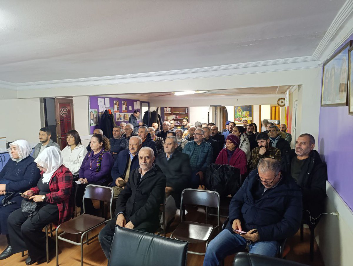 KezbanKonukcu's tweet image. Kağıthane ilçe binamızda Roboski katliamında kaybettiğimiz canlarımızı andık.
Katliamcılardan hesap sormak için adalet ve eşitlik mücadelemizi yükselteceğiz.
Unutmadık, unutturmayacağız!

#RoboskiKatliamı 
 #RoboskiKatliamınıUnutma