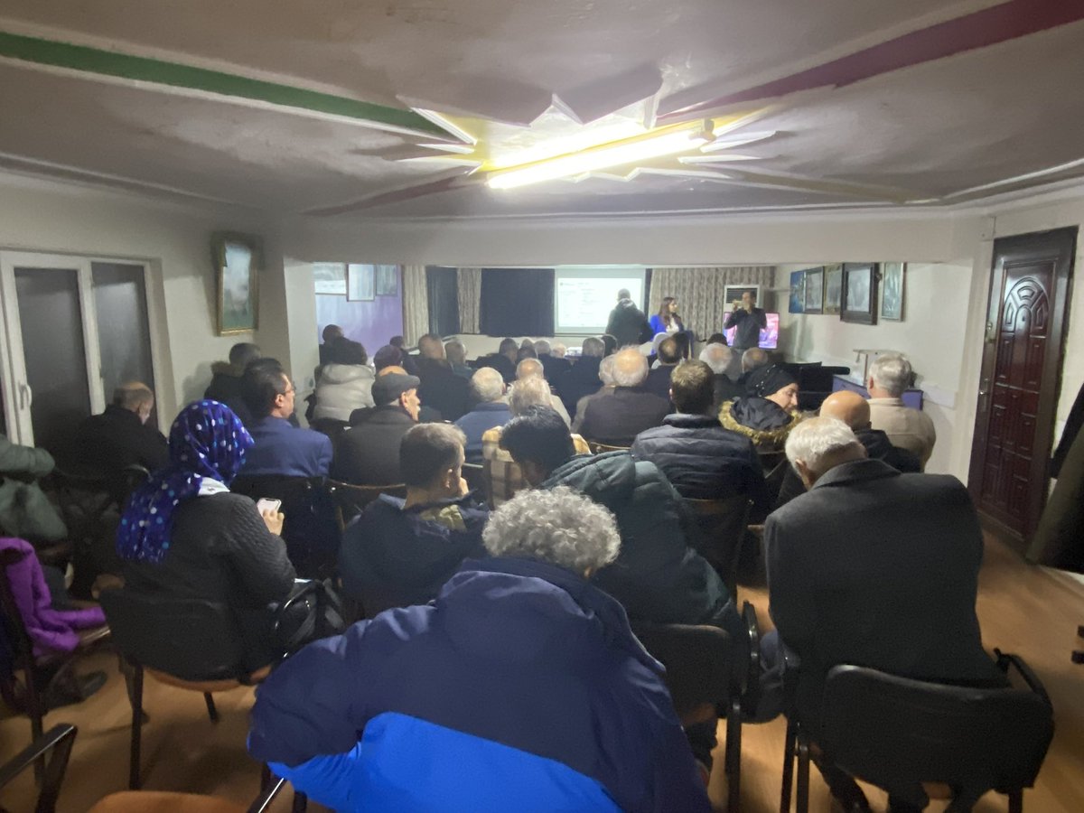 KezbanKonukcu's tweet image. Kağıthane ilçe binamızda Roboski katliamında kaybettiğimiz canlarımızı andık.
Katliamcılardan hesap sormak için adalet ve eşitlik mücadelemizi yükselteceğiz.
Unutmadık, unutturmayacağız!

#RoboskiKatliamı 
 #RoboskiKatliamınıUnutma