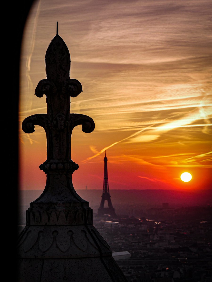 eyes_onthe_city's tweet photo. 𝑷𝑨𝑹𝑰𝑺 𝑵𝑶𝑻𝑹𝑬 𝑽𝑰𝑳𝑳𝑬 🌇 https://t.co/RrDBS3QWCi