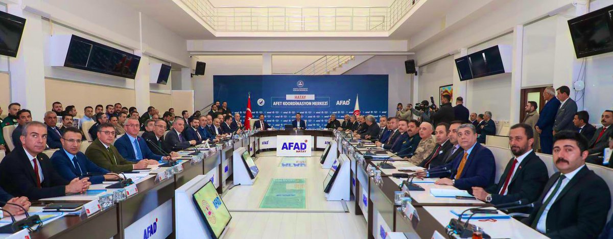 Hüseyin Yayman🇹🇷 (@huseyinyayman) on Twitter photo 📍Antakya 🇹🇷
Bakanımız <a href="/murat_kurum/">Murat KURUM</a>’un teşrifleriyle Valimiz, Milletvekillerimiz <a href="/ademyesildal/">Adem Yeşildal.🇹🇷</a> <a href="/AbdulkadirOzl/">Abdulkadir Özel</a> <a href="/kemalkarahanmv/">Kemal Karahan</a> HBB Başkanımız <a href="/mehmetonturktr/">Mehmet ÖNTÜRK</a>, İL Başkanımız <a href="/DMustafaErdogan/">Mustafa Erdoğan</a> ile #AntakyaUzunÇarşı’da esnaflarımızı ziyaret edip için inşaat alanlanlarını yerinde 📍Antakya 🇹🇷
Bakanımız <a href="/murat_kurum/">Murat KURUM</a>’un teşrifleriyle Valimiz, Milletvekillerimiz <a href="/ademyesildal/">Adem Yeşildal.🇹🇷</a> <a href="/AbdulkadirOzl/">Abdulkadir Özel</a> <a href="/kemalkarahanmv/">Kemal Karahan</a> HBB Başkanımız <a href="/mehmetonturktr/">Mehmet ÖNTÜRK</a>, İL Başkanımız <a href="/DMustafaErdogan/">Mustafa Erdoğan</a> ile #AntakyaUzunÇarşı’da esnaflarımızı ziyaret edip için inşaat alanlanlarını yerinde