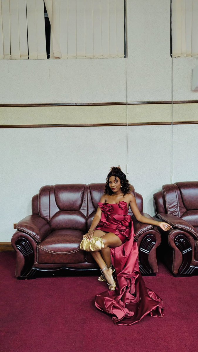 refilwepoetry93's tweet image. Thank you @Asantyy03  for the beautiful outfit 🥺😍