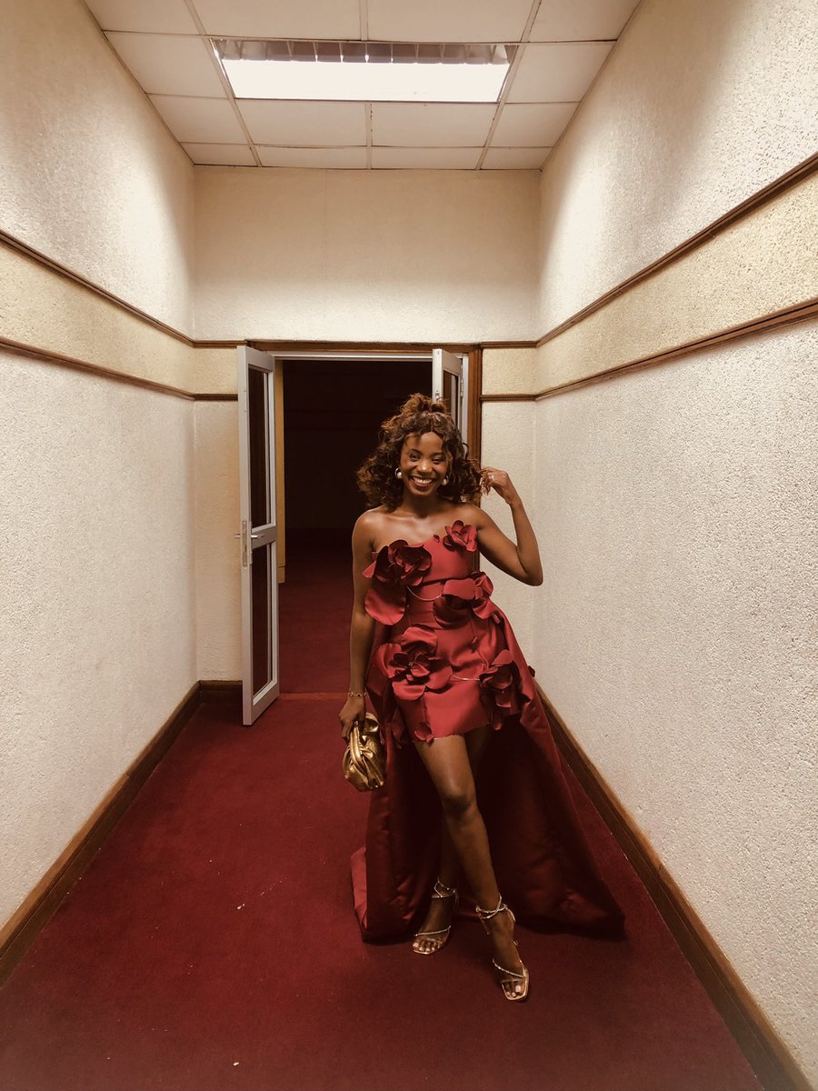 refilwepoetry93's tweet image. Thank you @Asantyy03  for the beautiful outfit 🥺😍