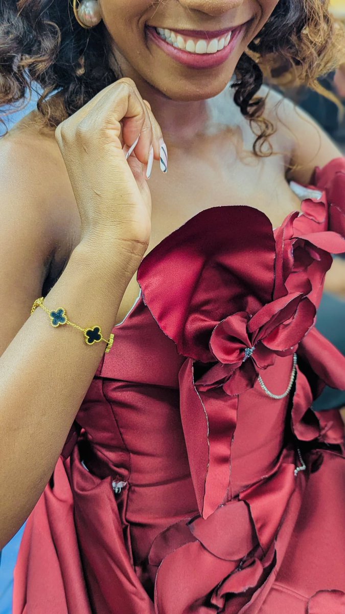 refilwepoetry93's tweet image. Thank you @Asantyy03  for the beautiful outfit 🥺😍