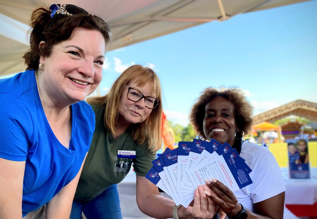 LoneStarCASA's tweet image. Reflecting on 2024: A Year of Light &amp;amp; Hope 
🌟4,651 volunteer hours in Rockwall and Kaufman County
🌟Over 64,000 miles traveled to serve children
🌟169 children supported in Kaufman County
🌟45 children served in Rockwall County

#becomeaCASA #rockwalltx #kaufmantx #childadvocate