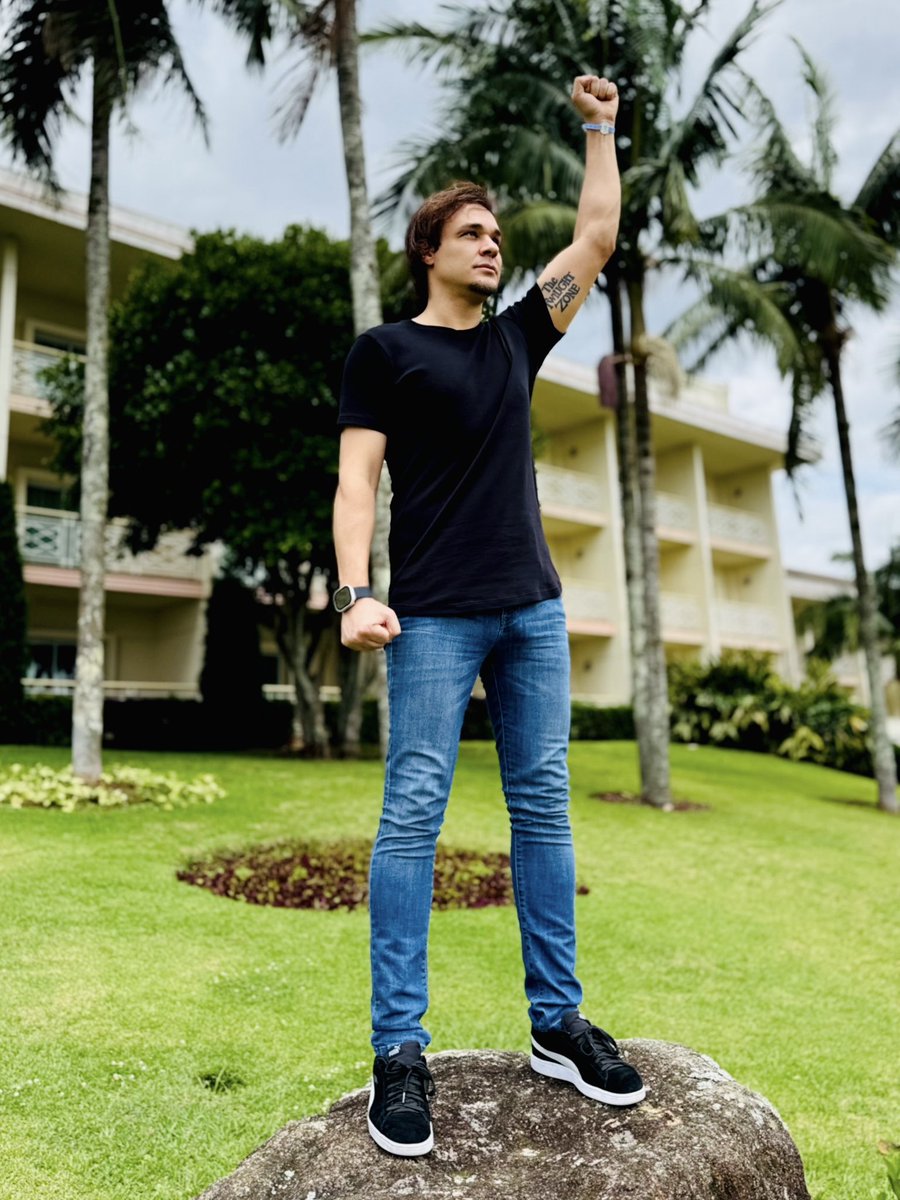 LeandroKLB's tweet photo. "AINDA TENHO MUITO PRA DAR. ESPECIALMENTE RECEBER DE VOCÊS. VAMOS JUNTOS?" 🇧🇷😎❤️ ♾️L-A♾️ https://t.co/UZAWF1f8Uh
