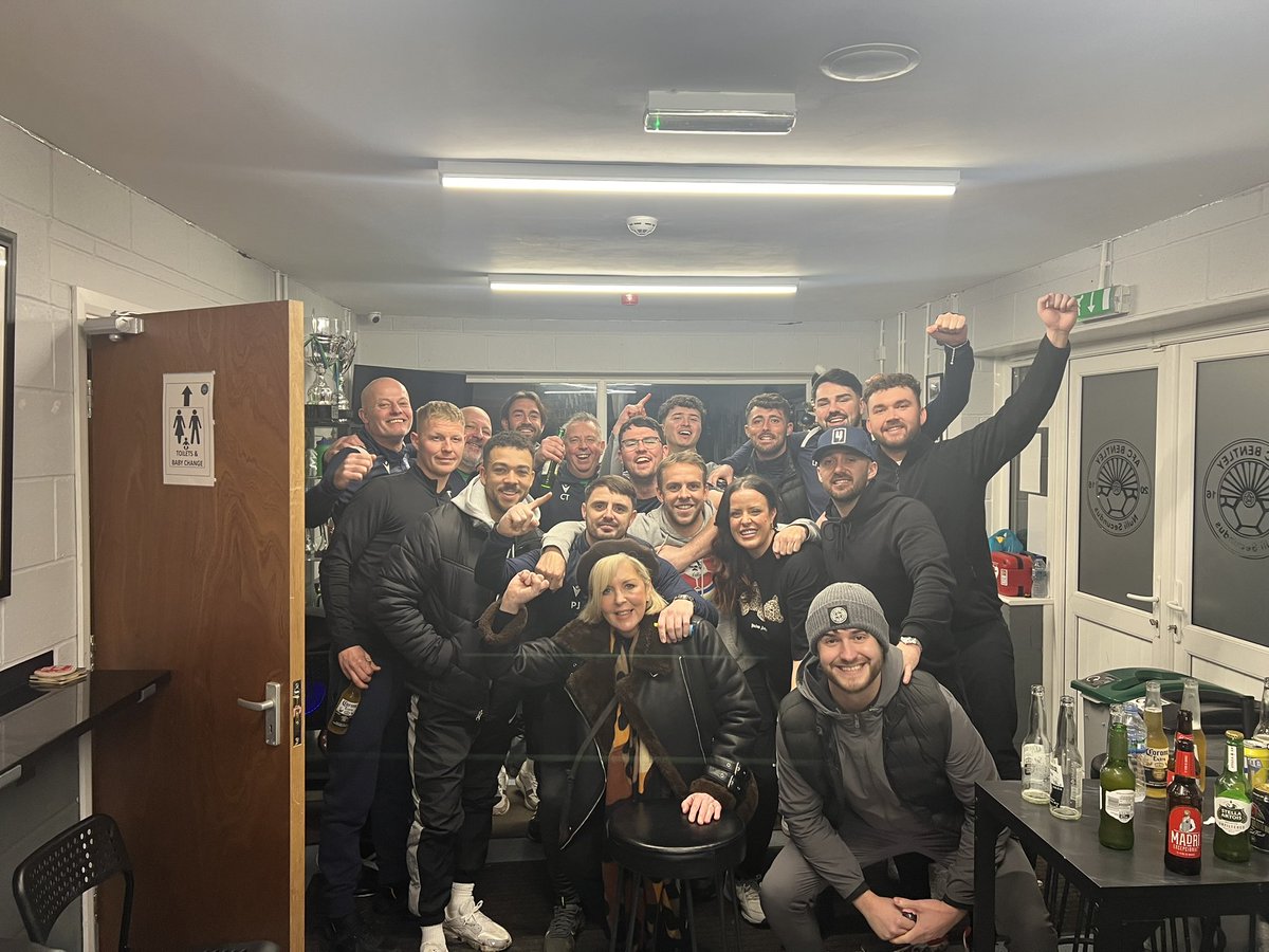 AFCBentley2016's tweet photo. The real Gaffer takes front and centre in todays after match booze up. Only one team in Bentley and we play in Green and Blue 🟢🔵 https://t.co/UGHrn98lLX