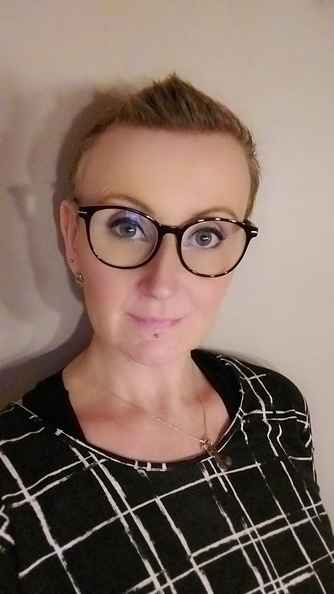 MiJohansson's tweet photo. As planned my hair grows out like weeds 😁😂🤩 https://t.co/Y6vUmB0HCb
