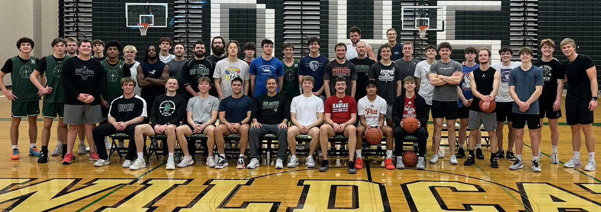 One favorite days of the year! Love getting all these guys together. Some of them are getting old! #alumniscrimmage <a href="/DeSotoWildcats/">De Soto Wildcats</a>