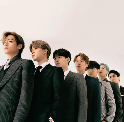 AboutMusicYT's tweet photo. BTS is the first group to have all its members reach #1 on US iTunes in the same year. https://t.co/hCvBlTR5m5
