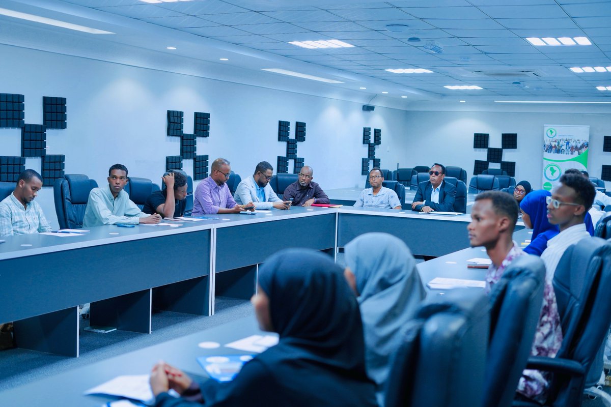 HassanRble's tweet photo. It was joyful to be part of the Capacity Building Workshop for SNU Students on Climate Change Adaptation and National Policies, with experts from the MoECC @MoECC_Somalia and @HesdaHorn, along with other expert individuals, it was both rewarding and inspiring. 
#YouthEmpowerment https://t.co/lnJntigsqh