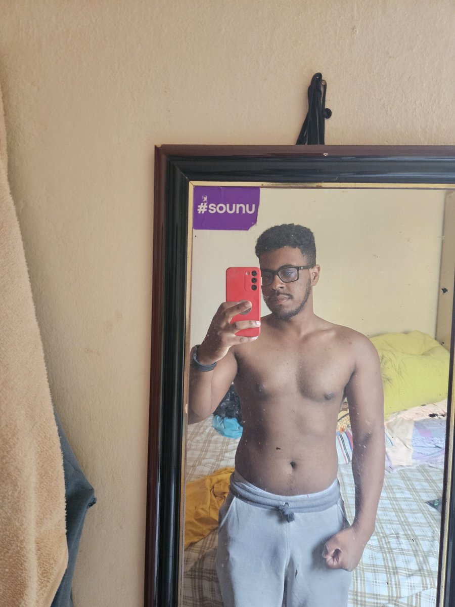 mc livinho de baixo orçamento tweet media