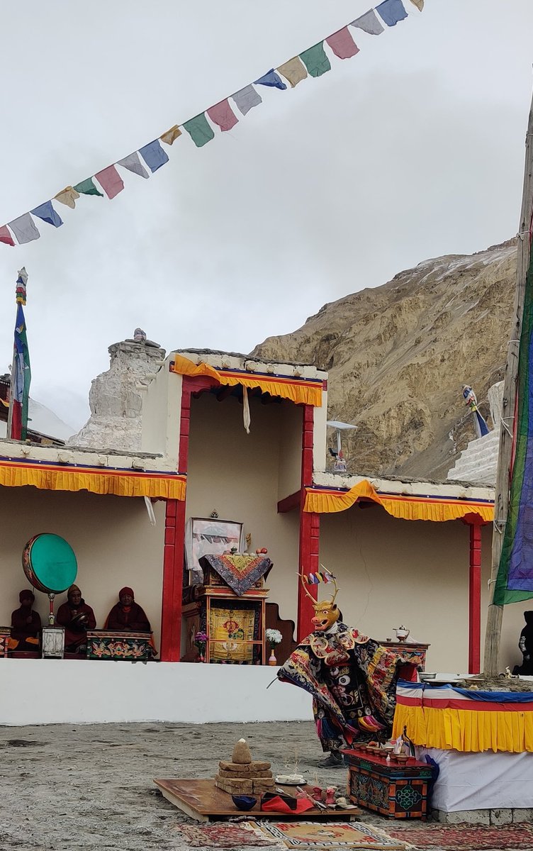 PadmalhamoL's tweet photo. ༈བྱིན་རླབས་ཆེ་བའི་དུས་མཆོད་ཀྱི་འདྲ་པར།💐🙏🏻
#maskdance https://t.co/6CeWvkNMea
