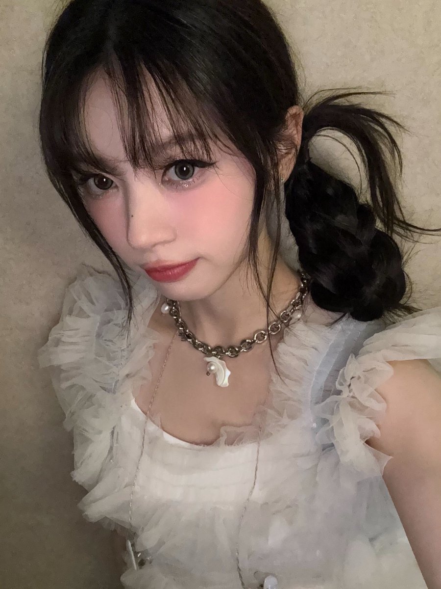 ILLIT_twt's tweet photo. *･゜ﾟ･*:.｡..｡.:*🤍 *:.｡. .｡.:*･゜ﾟ･*

#ILLIT #아일릿 #MOKA #모카 https://t.co/DFw1ptU55x