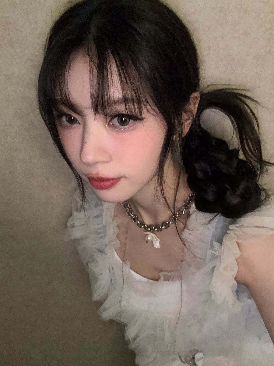 ILLIT_twt's tweet photo. *･゜ﾟ･*:.｡..｡.:*🤍 *:.｡. .｡.:*･゜ﾟ･*

#ILLIT #아일릿 #MOKA #모카 https://t.co/DFw1ptU55x